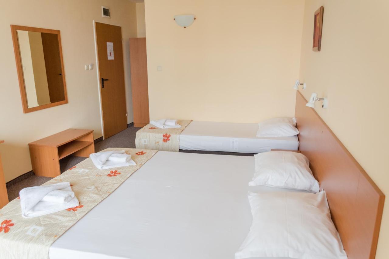 Hotel Eva Равда Экстерьер фото