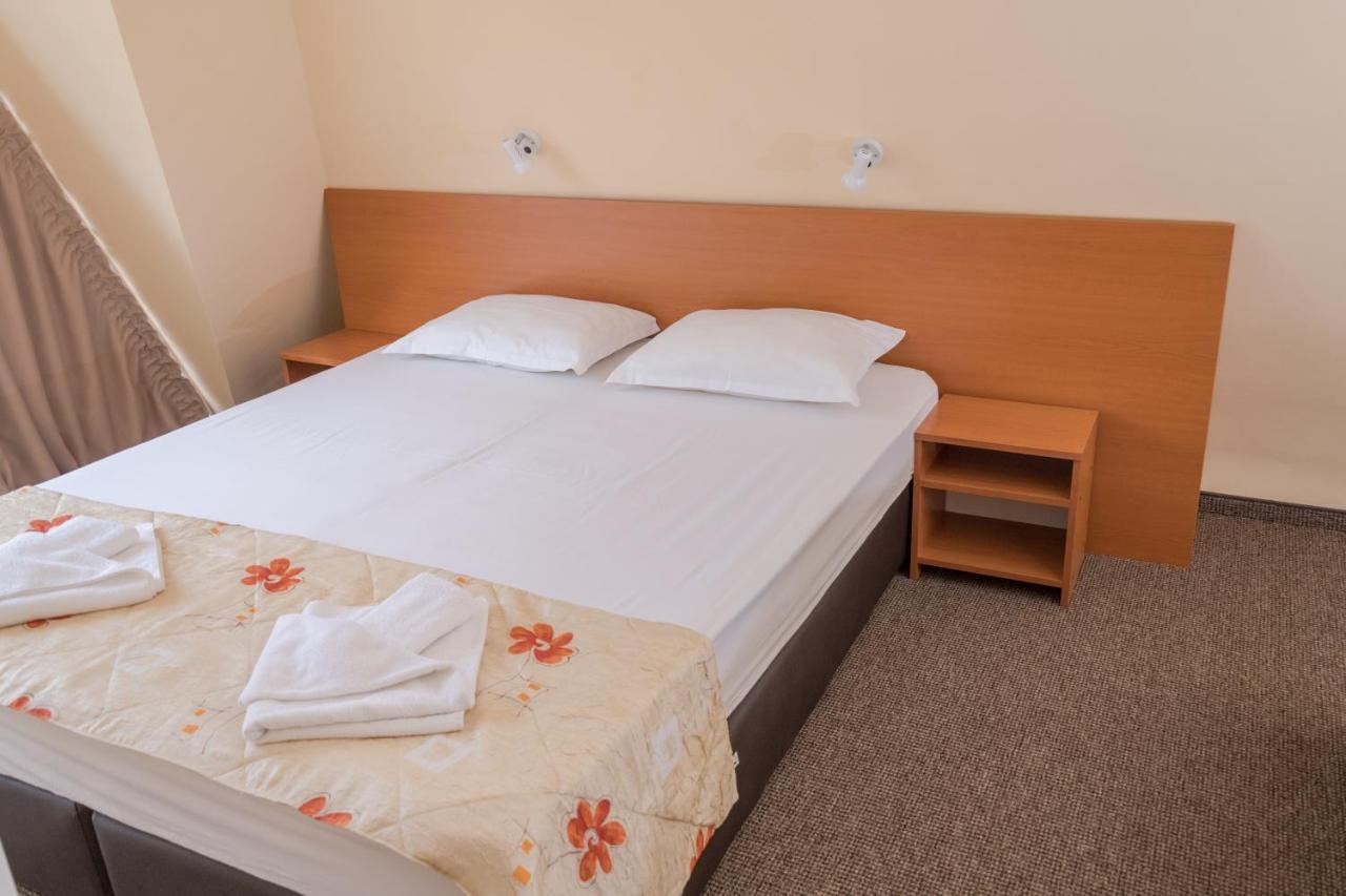 Hotel Eva Равда Экстерьер фото